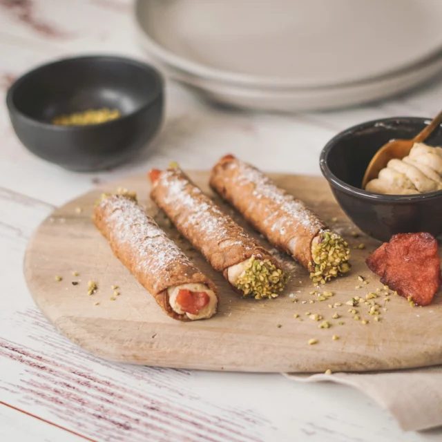 Where and when this weekend!

Saturday:
Capital Region Farmers Market, Canberra 7am to 11:30am.
@crfarmersmarket 

Sunday:
Haig Park Village Markets 8am to 2pm in Braddon.
@haigparkvillagemarkets 
Old Bus Depot Markets 9:30am to 2:30pm in Kingston.
@oldbusdepotmarkets 

Flavours:
Vanilla Bean Crema.
Chocolate and Wild Orange Crema.
Pistachio Ricotta.
Passionfruit Mascarpone.
Lemon Curd Ricotta.
Chocolate Coconut Crema.
Rare Beef with wasabi mascarpone.

Hope to see u all this weekend.
Papa and the Team.

#cannoli #glutenfree #cannoligetemhere #vegan #hercanberra #visitnsw #EventsACT #canberra #canberraeats #canberralife #canberralocals #cbr #eatlocal #eatcanberra #canberrasmallbusiness #visitcanberra #wearecbr #foodporn #canberrabusiness #cbreats #haigparkvillagemarkets
#oldbusdepotmarkets
#crfarmersmarket
#capitalregionfarmersmarket